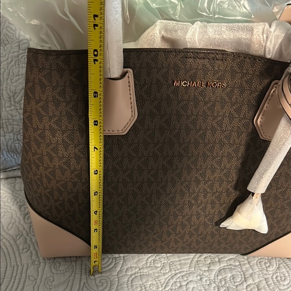 Michael Kors Brown and soft pink Satchel with Gold Hardware - Picture 6 of 10